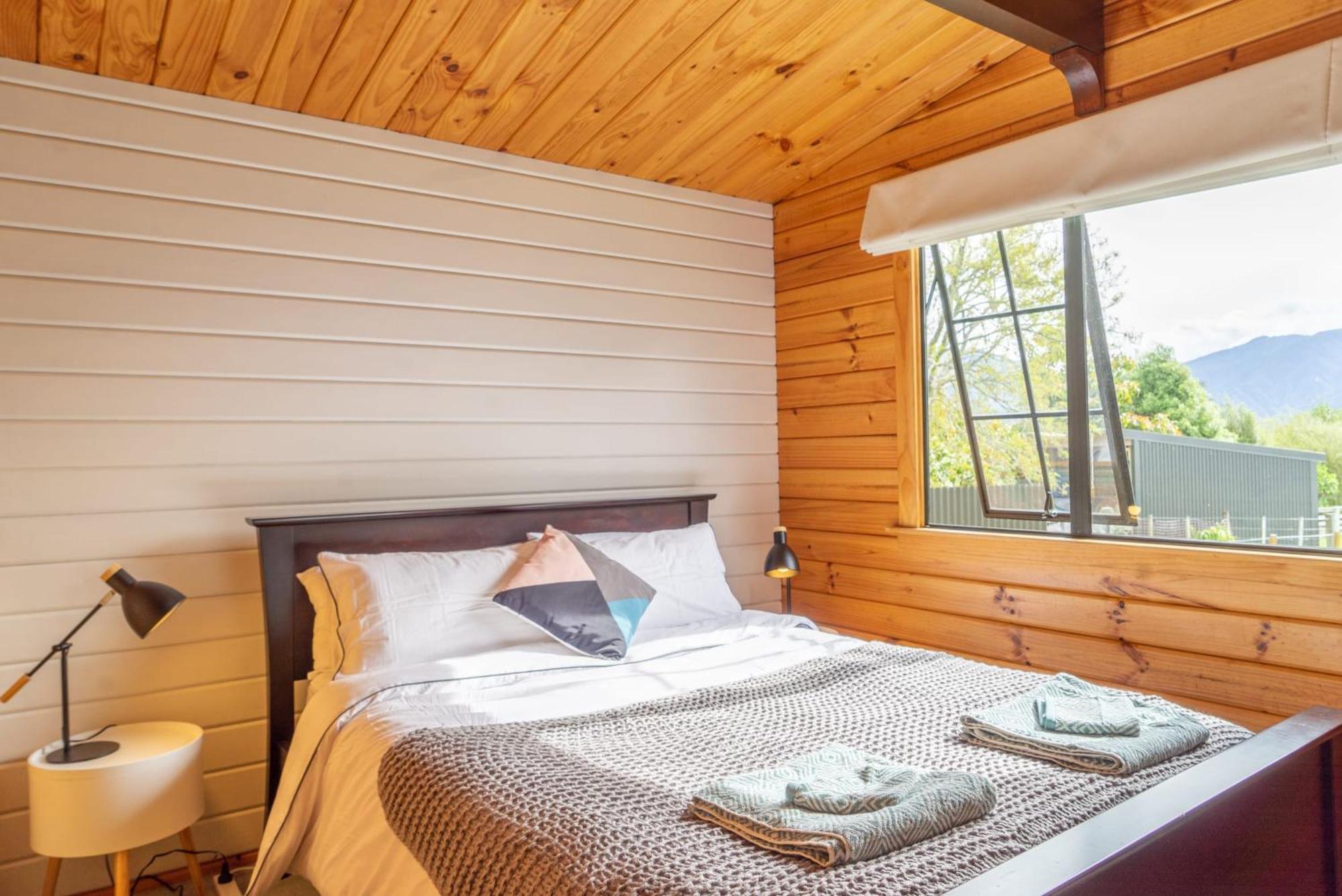 The Birds Nest - Nestled Hideaway Villa Takaka Bagian luar foto